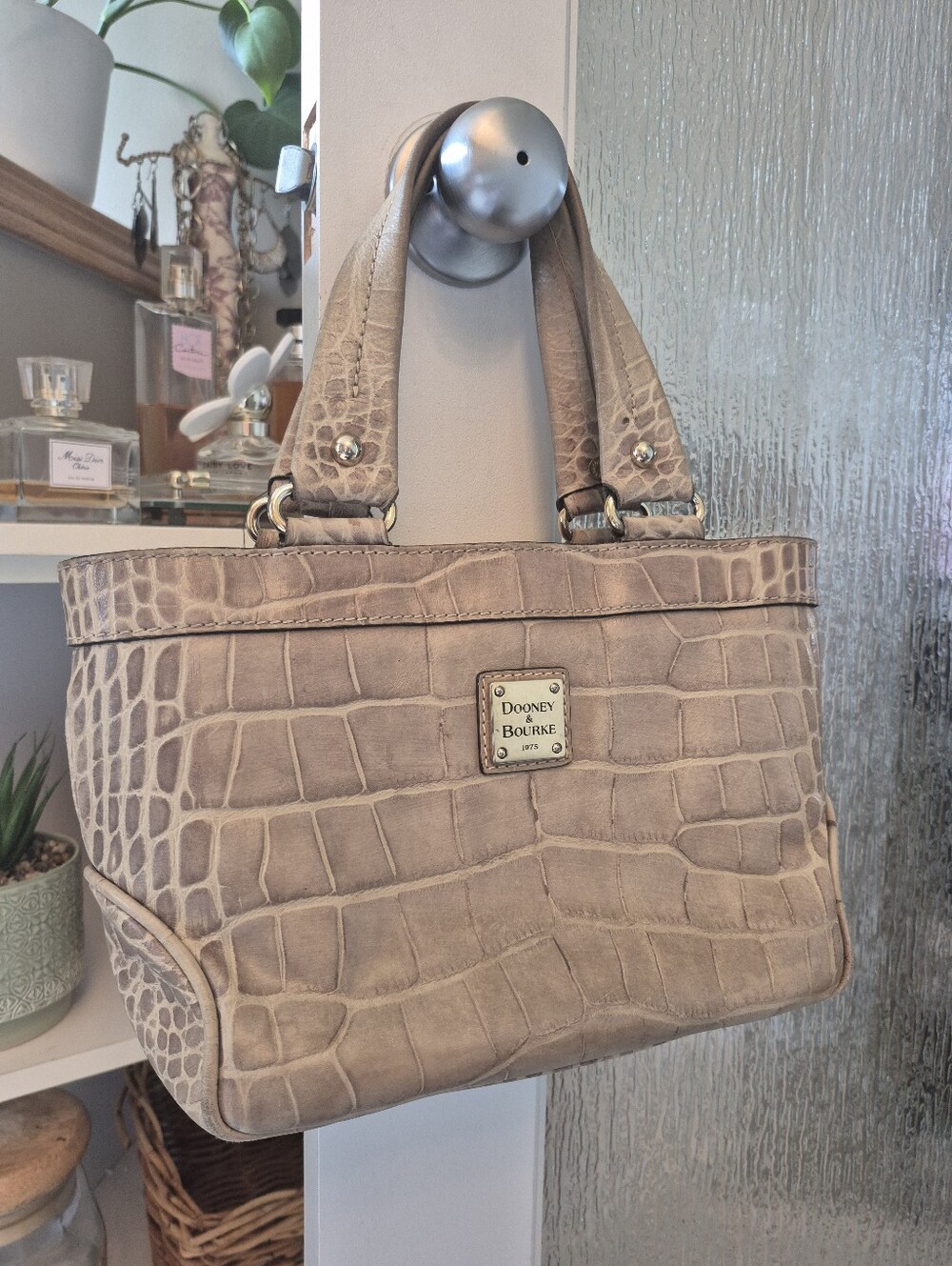 🤎 Dooney & Bourke Croc-Embossed Handbag – Beige 🤎